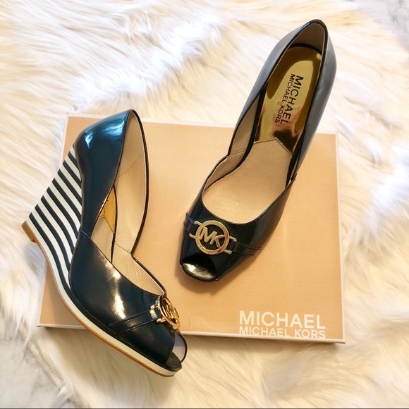{ Michael Kors } : “Rochelle” Wedge Sandals - Picture 1 of 8